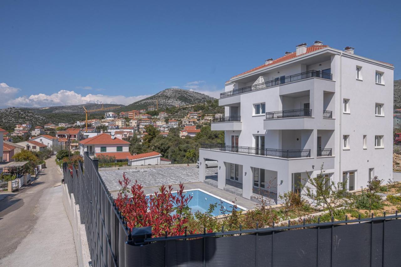 Villa Barbara & Zoran With Heated Swimming Pool Сегет-Враниця Екстер'єр фото