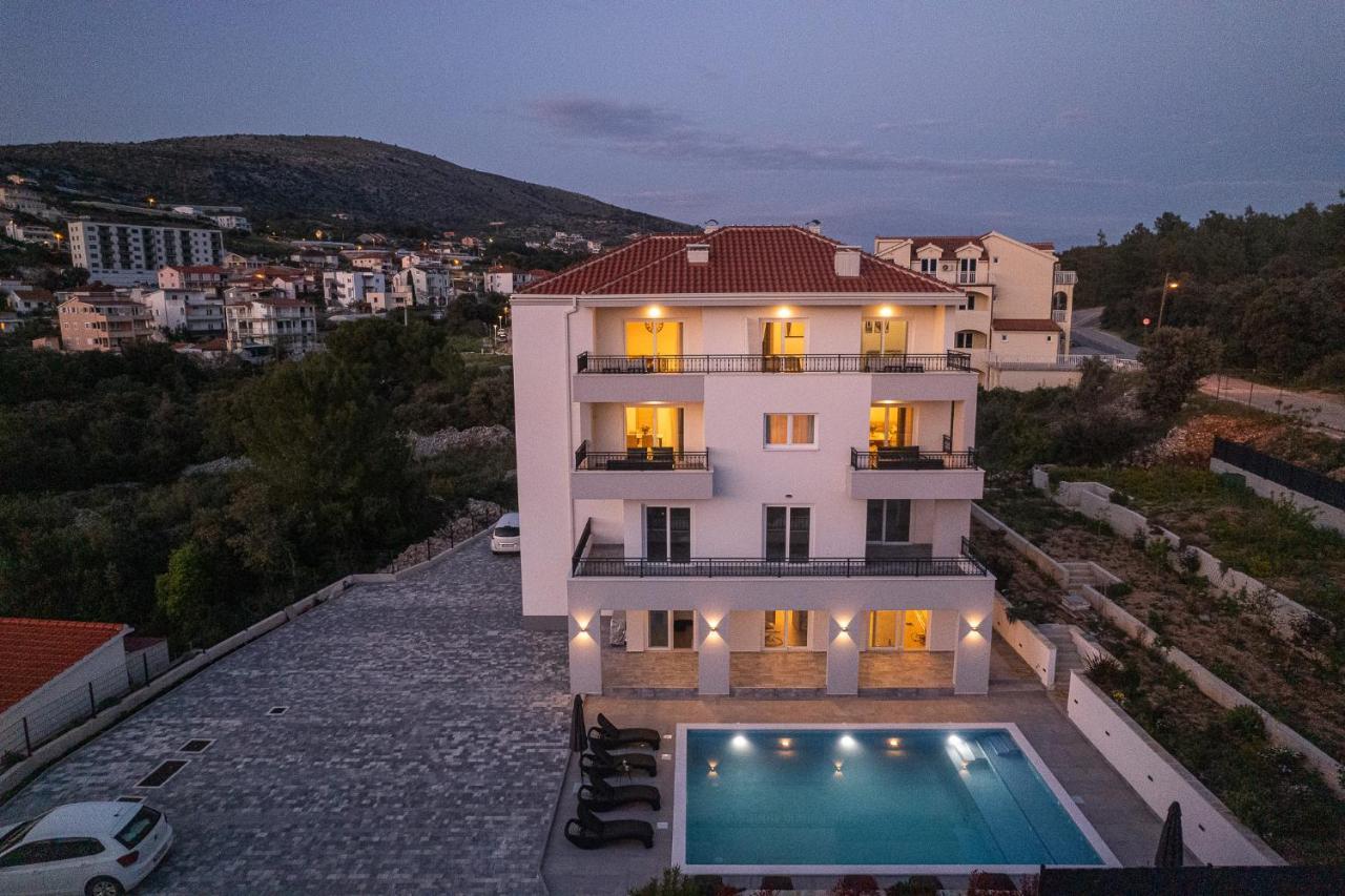 Villa Barbara & Zoran With Heated Swimming Pool Сегет-Враниця Екстер'єр фото