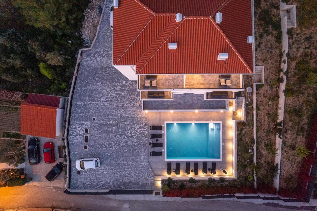 Villa Barbara & Zoran With Heated Swimming Pool Сегет-Враниця Екстер'єр фото