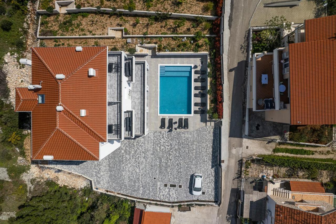 Villa Barbara & Zoran With Heated Swimming Pool Сегет-Враниця Екстер'єр фото