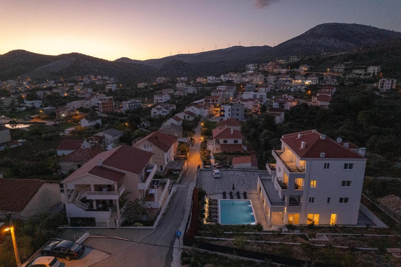 Villa Barbara & Zoran With Heated Swimming Pool Сегет-Враниця Екстер'єр фото