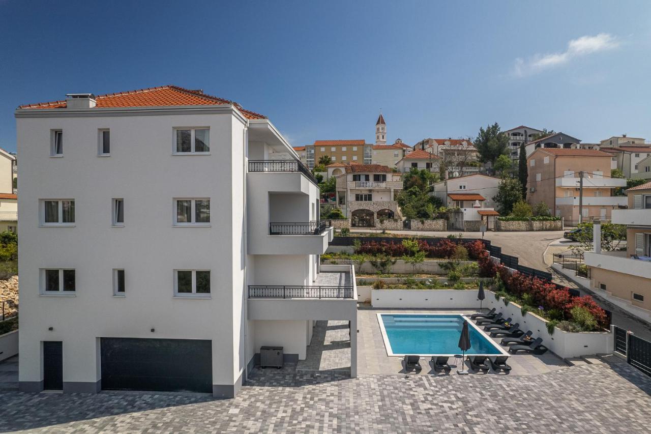 Villa Barbara & Zoran With Heated Swimming Pool Сегет-Враниця Екстер'єр фото
