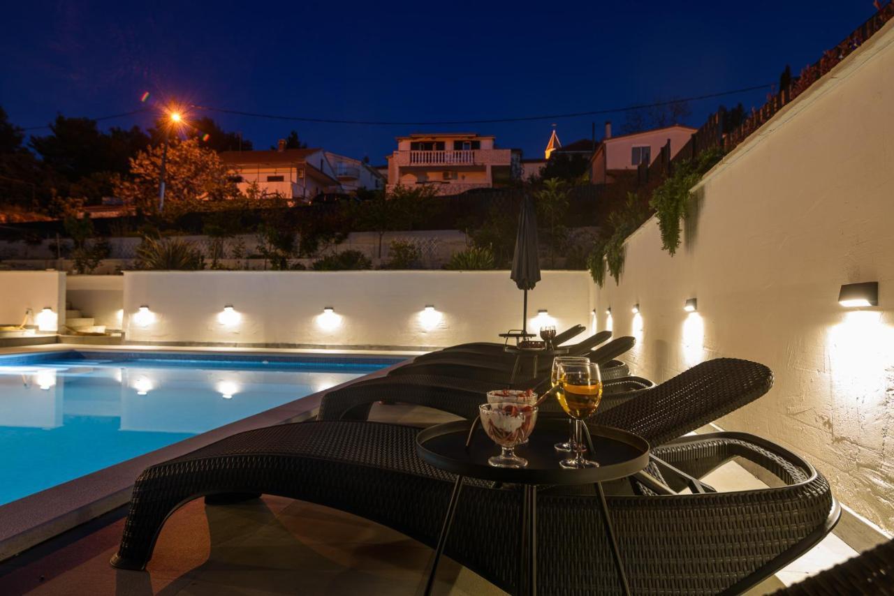 Villa Barbara & Zoran With Heated Swimming Pool Сегет-Враниця Екстер'єр фото
