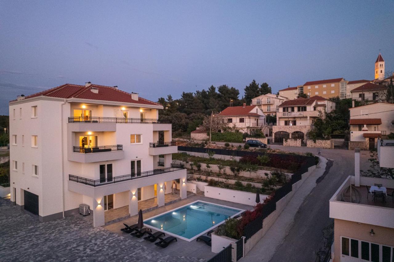 Villa Barbara & Zoran With Heated Swimming Pool Сегет-Враниця Екстер'єр фото