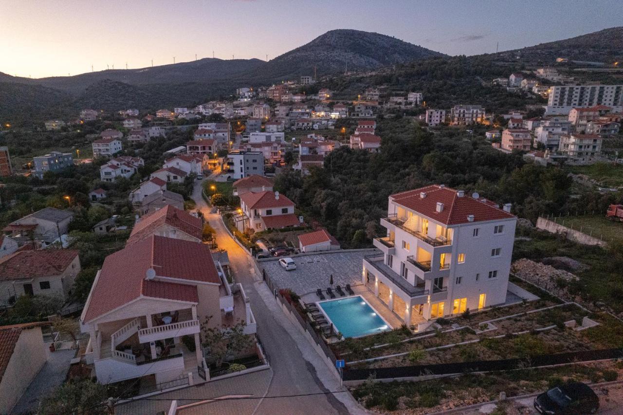 Villa Barbara & Zoran With Heated Swimming Pool Сегет-Враниця Екстер'єр фото