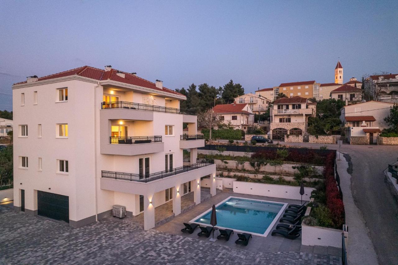 Villa Barbara & Zoran With Heated Swimming Pool Сегет-Враниця Екстер'єр фото