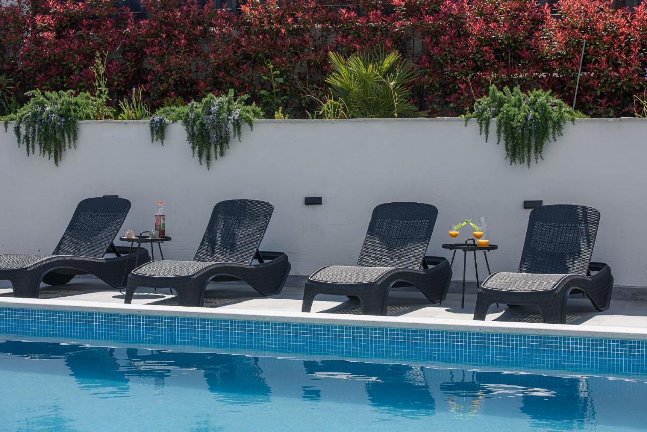 Villa Barbara & Zoran With Heated Swimming Pool Сегет-Враниця Екстер'єр фото