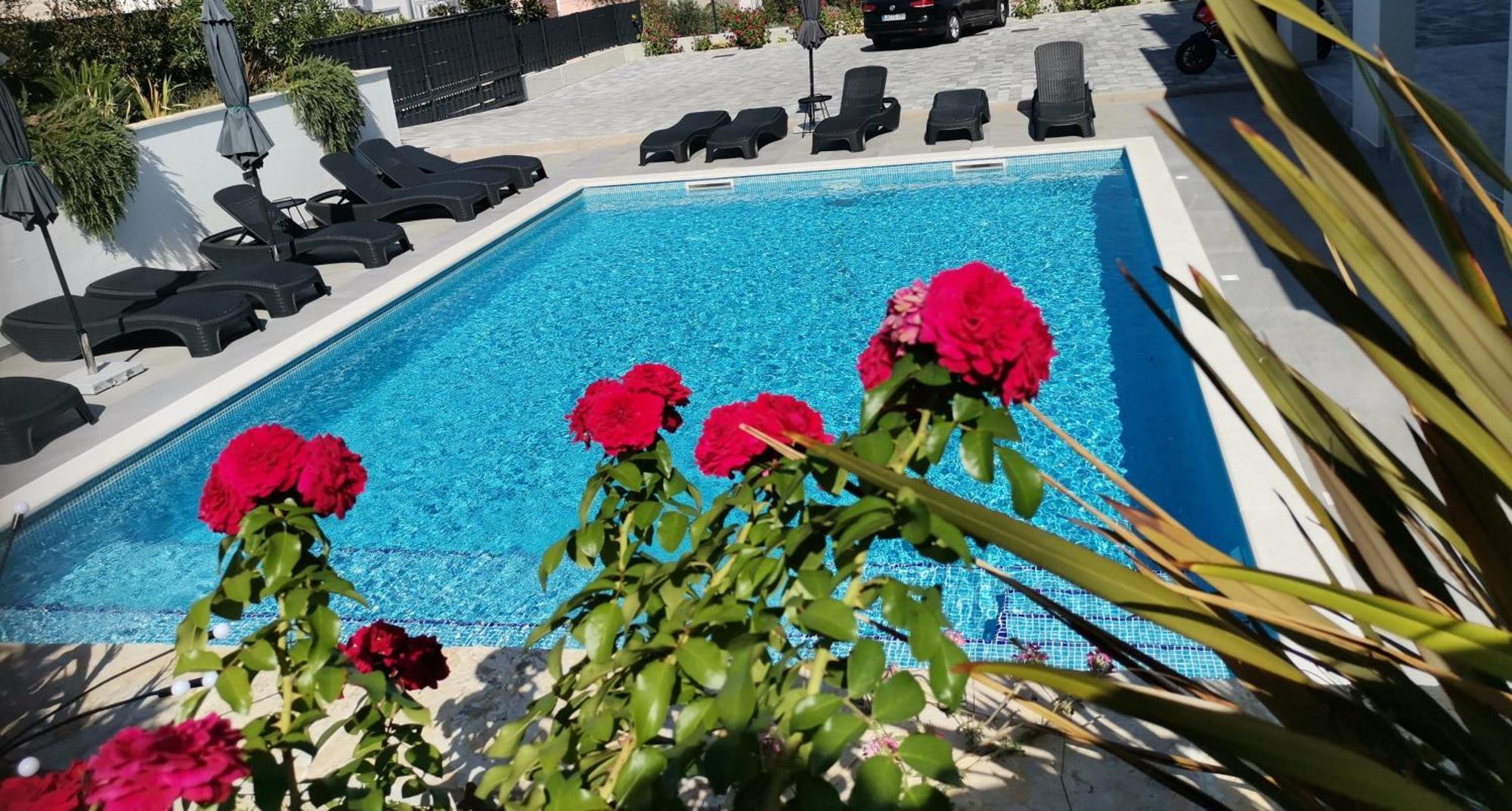 Villa Barbara & Zoran With Heated Swimming Pool Сегет-Враниця Екстер'єр фото
