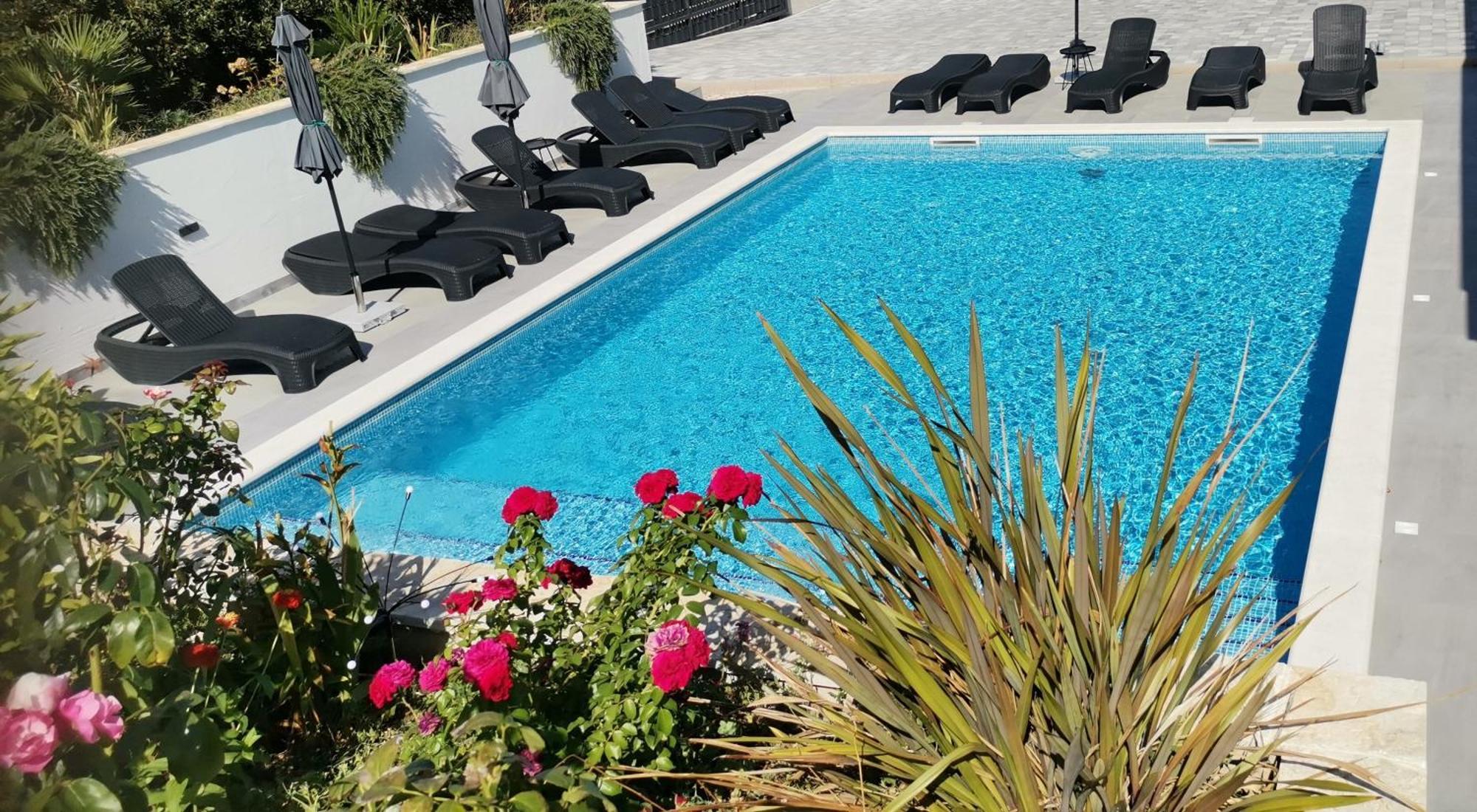 Villa Barbara & Zoran With Heated Swimming Pool Сегет-Враниця Екстер'єр фото