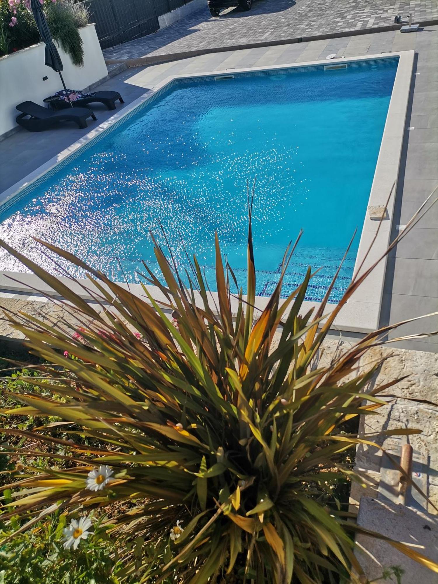 Villa Barbara & Zoran With Heated Swimming Pool Сегет-Враниця Екстер'єр фото