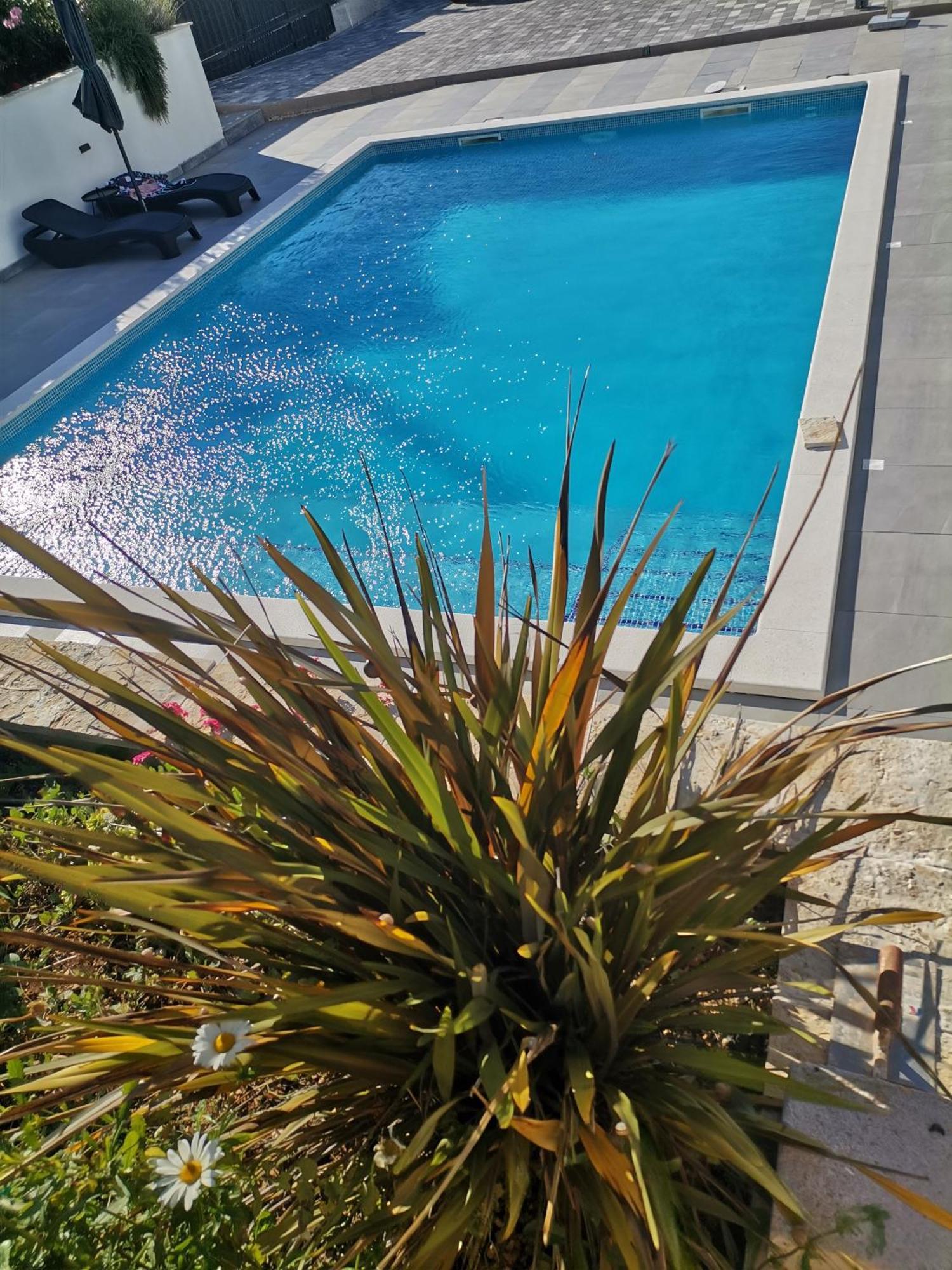 Villa Barbara & Zoran With Heated Swimming Pool Сегет-Враниця Екстер'єр фото