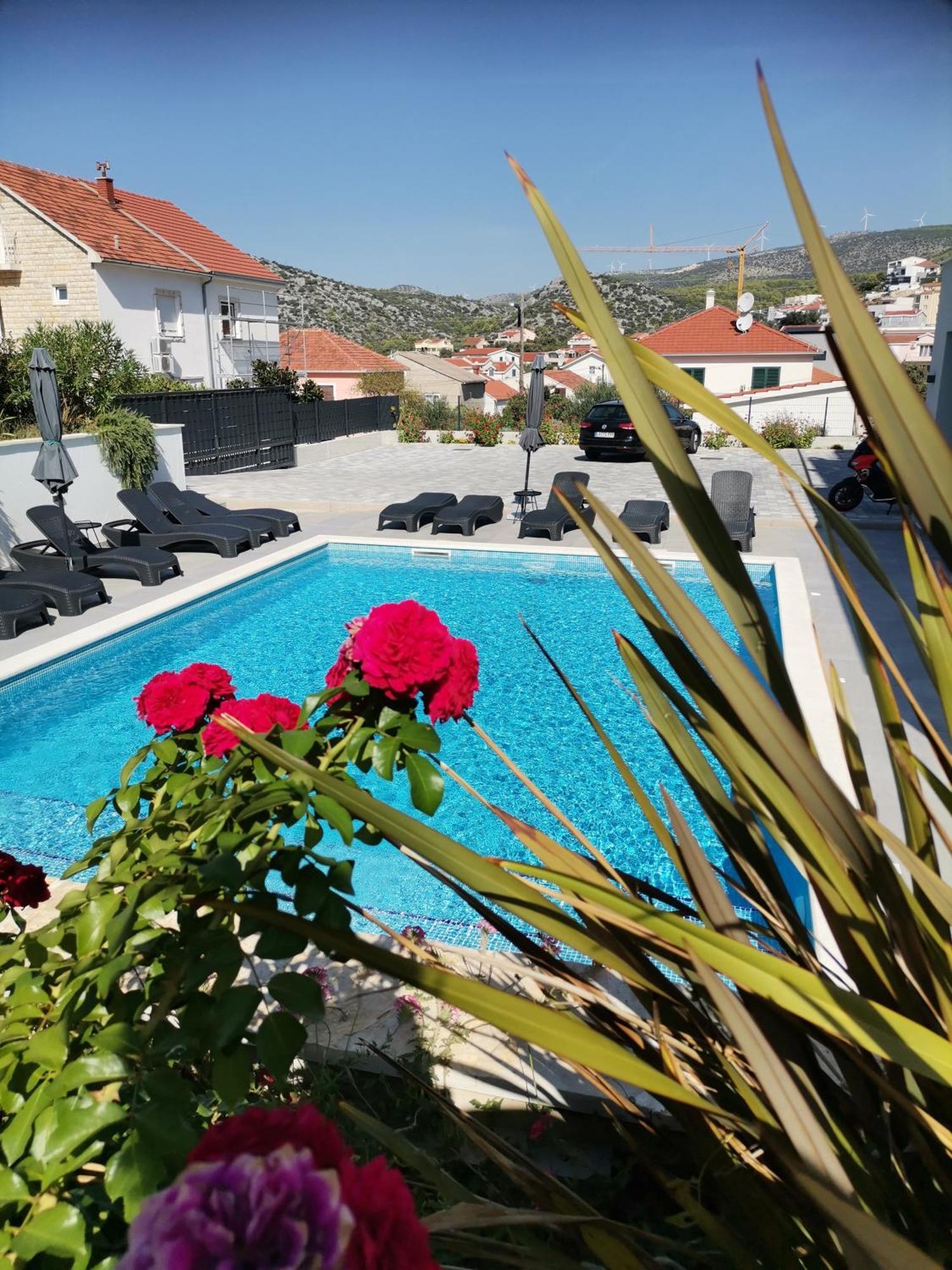 Villa Barbara & Zoran With Heated Swimming Pool Сегет-Враниця Екстер'єр фото