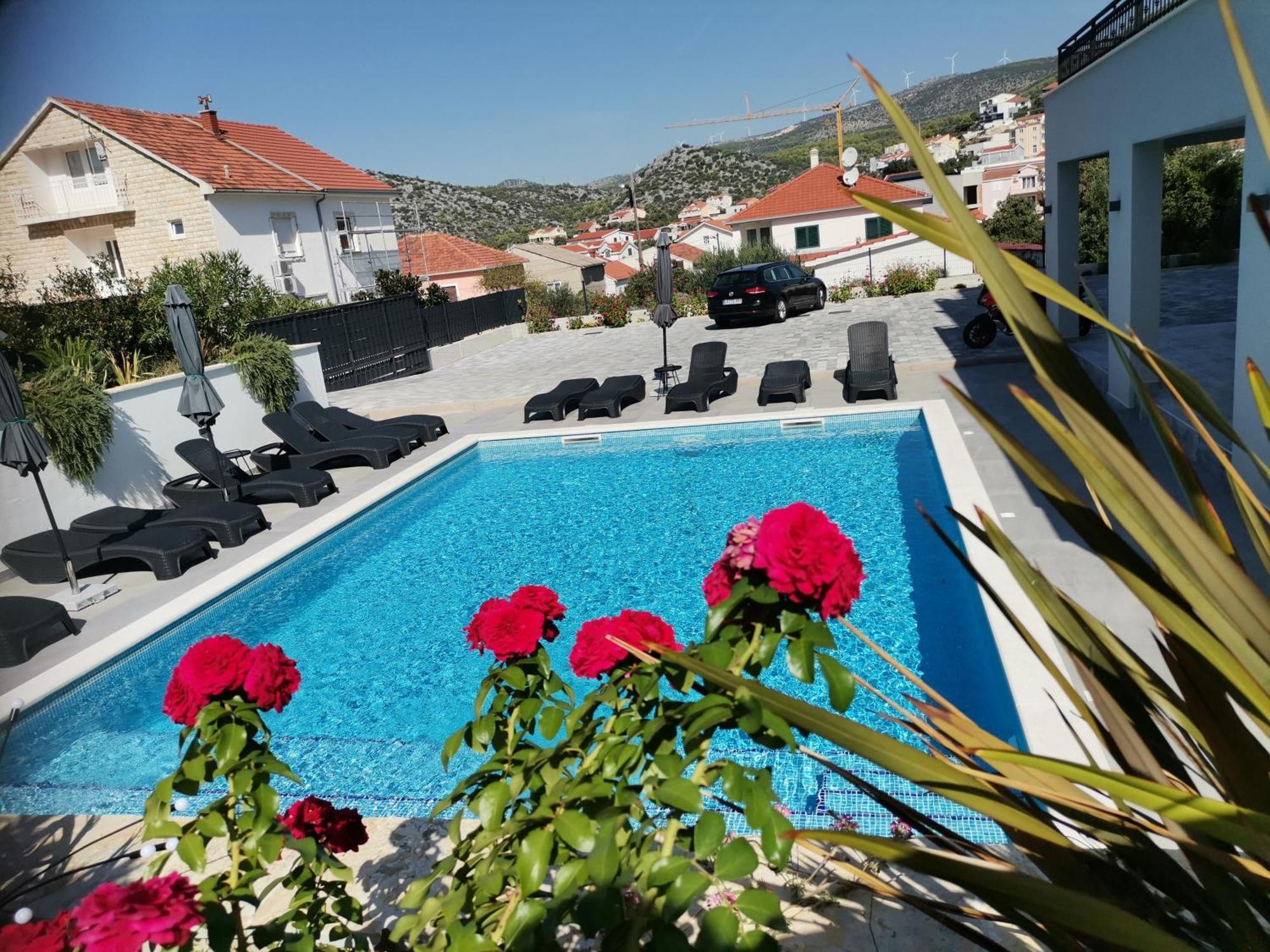 Villa Barbara & Zoran With Heated Swimming Pool Сегет-Враниця Екстер'єр фото