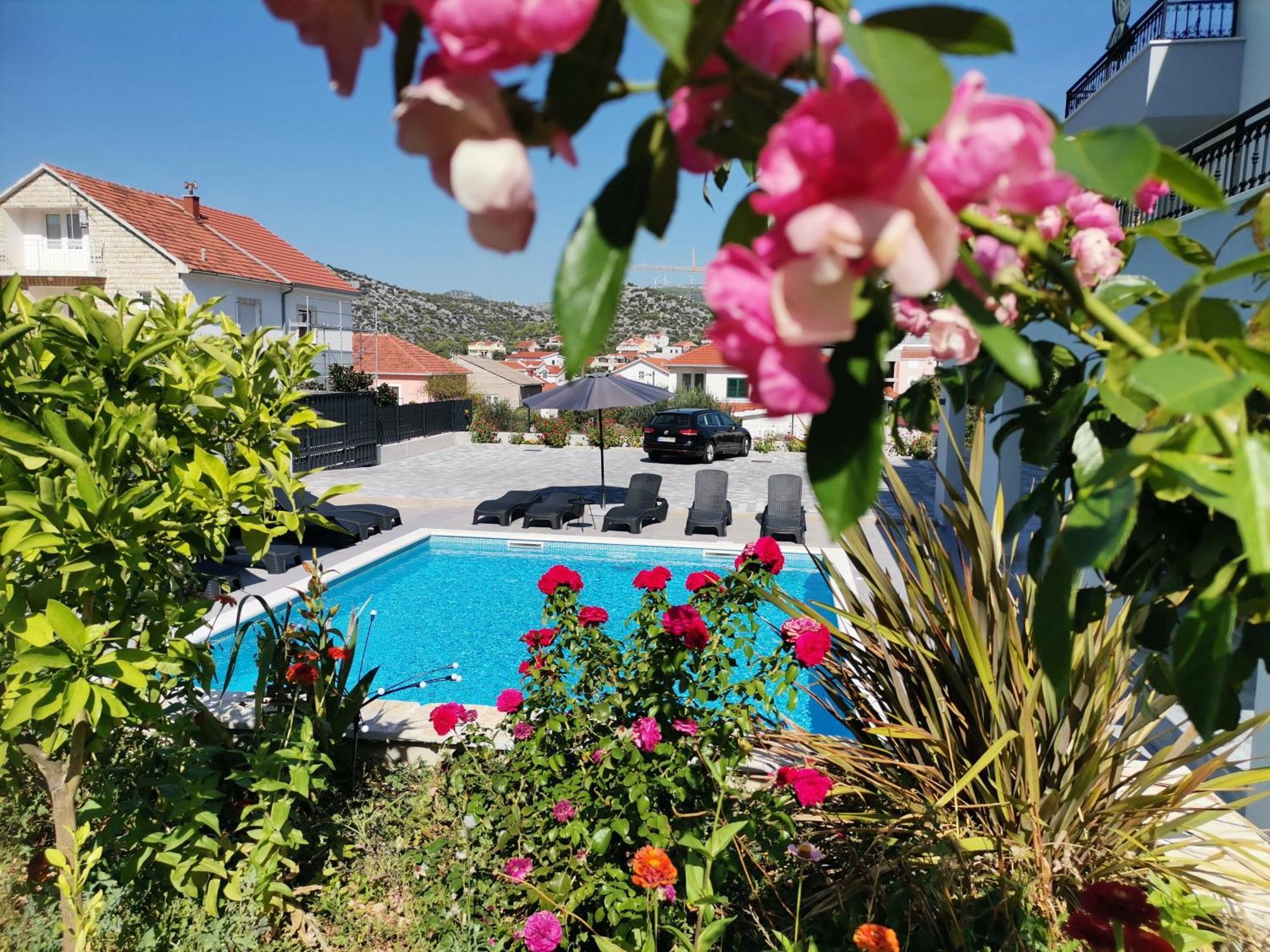 Villa Barbara & Zoran With Heated Swimming Pool Сегет-Враниця Екстер'єр фото